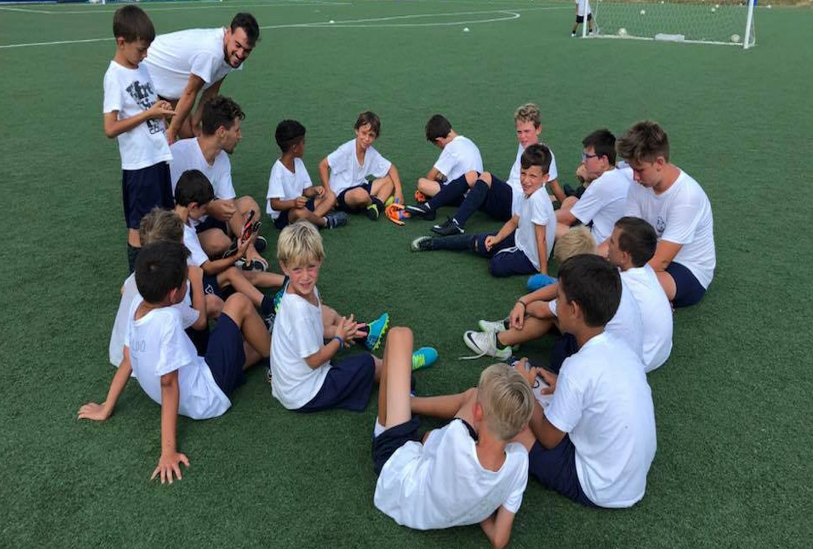 Gruppo atleti e istruttori della Vibe Ronchese in un clima sereno e sicuro